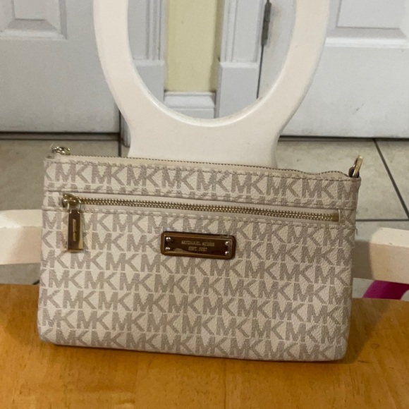 Michael Kors Beige Monogram Crossbody Bag - Picture 3 of 4